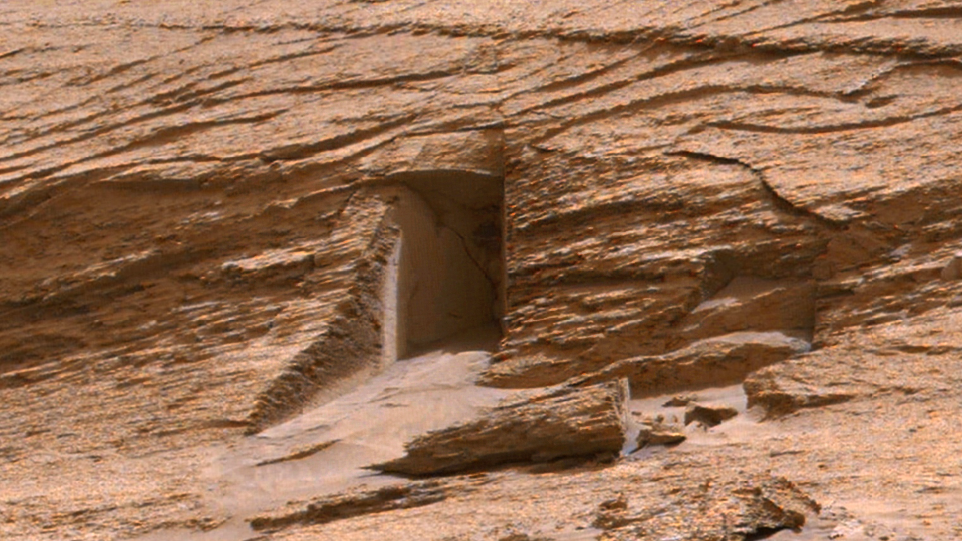 From 'COLOUR UPDATE | ROVER CURIOSITY Possible Entranceway Photographed on Sol 3466' (click for larger image at actual size 1:1 scale)
