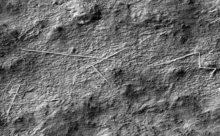 Geometric line pattern on Martian surface