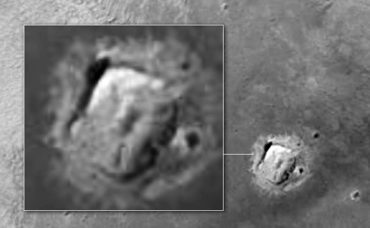 Crashed 'craft' with rectangular hatch on Martian surface