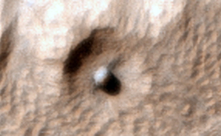Reull Vallis on Mars: Large spherical object - Click for original image at 1:1 scale