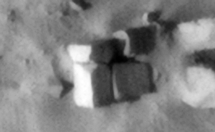 Megalithic blocks on Mars (10 x 10 metres per side) - Source: ESP_038184_1815