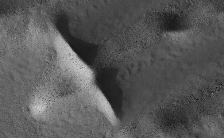 NASA calls this an ‘Inca City’ on Mars: ‘Cross’ (PSP_006204_0985)