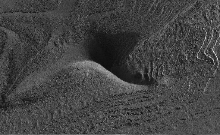NASA calls this an 'Inca City' on Mars: Terraces