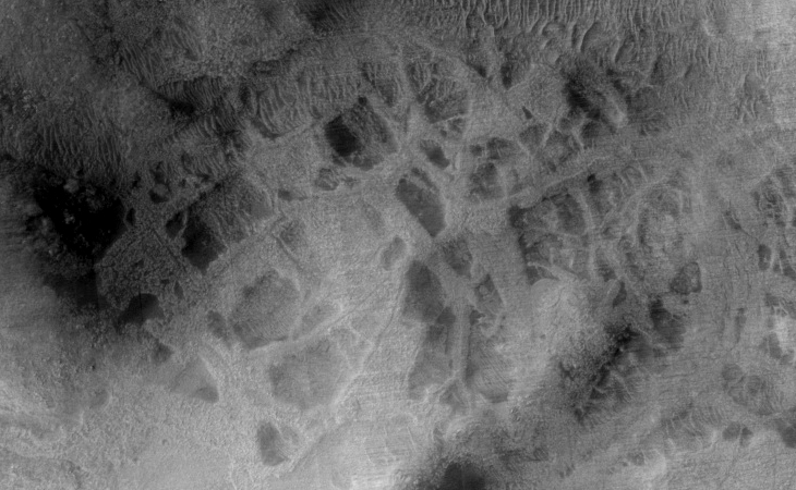 HiRISE (ESP_026795_1470): Photograph acquired on 14 April 2012