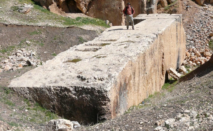 The second Roman monolith, discovered at Baalbek (20.5 m long, 4.56 m wide and 4.5 m high)
