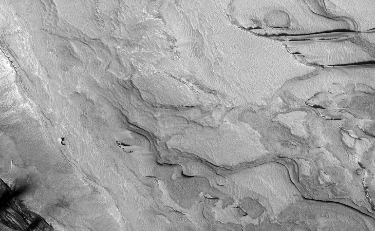 Strange Parallel Lines found on Mars